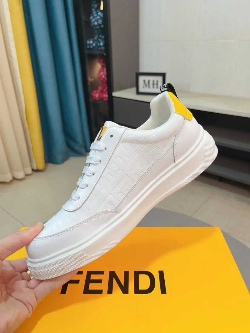 Men's Men's Shoes💰420🌹🌹[FENDI] Fendi's classic and comfortable men's, this complex sneaker is made of soft calfskin➕genuine leather lining➕original ultra-light rubber material with rough outsole. This unique and light style is suitable for the casual and refined sensibility of this season. It is comfortable and natural on the feet. It is an everyday style for casual travel in autumn and winter! 38/44